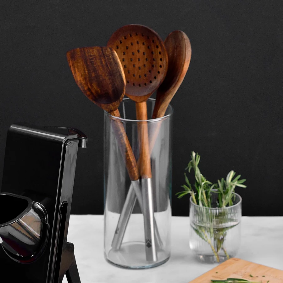 Set de tres utensilios: cuchara de mesa, espátula y espumadera